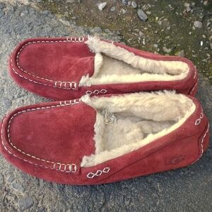 Ugg mocassin Style Slippers Used Condition